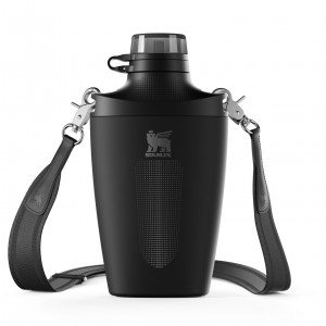 Black 2.0 Stanley The Stanley Cross Bottle | 23 OZ | HWVO40576